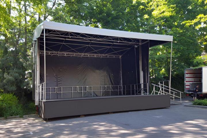 Location de podiums remorques Hasparren